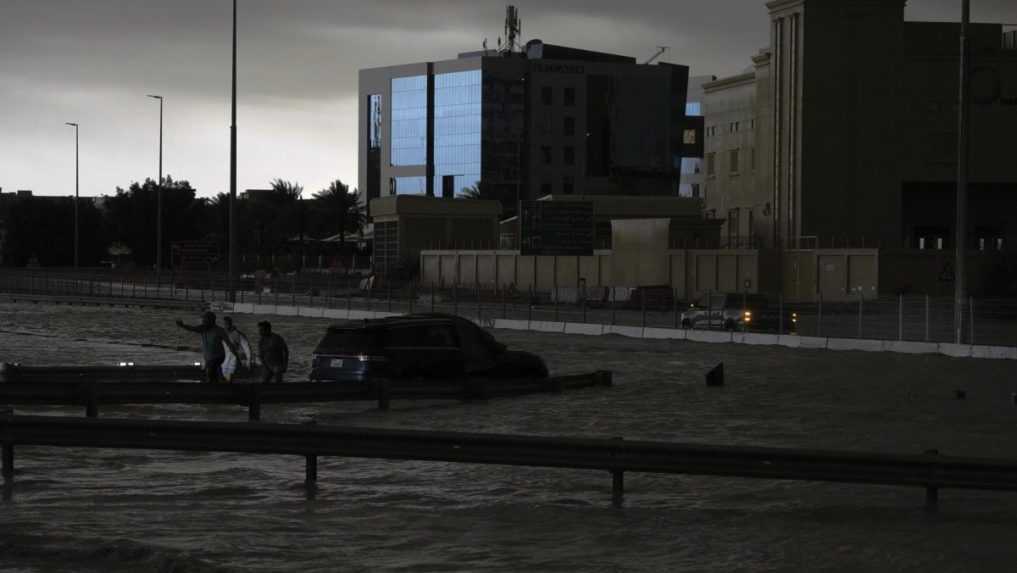FOTO/VIDEO: Rušné letisko v Dubaji zaplavila voda. Spojené arabské emiráty zasiahli silné búrky