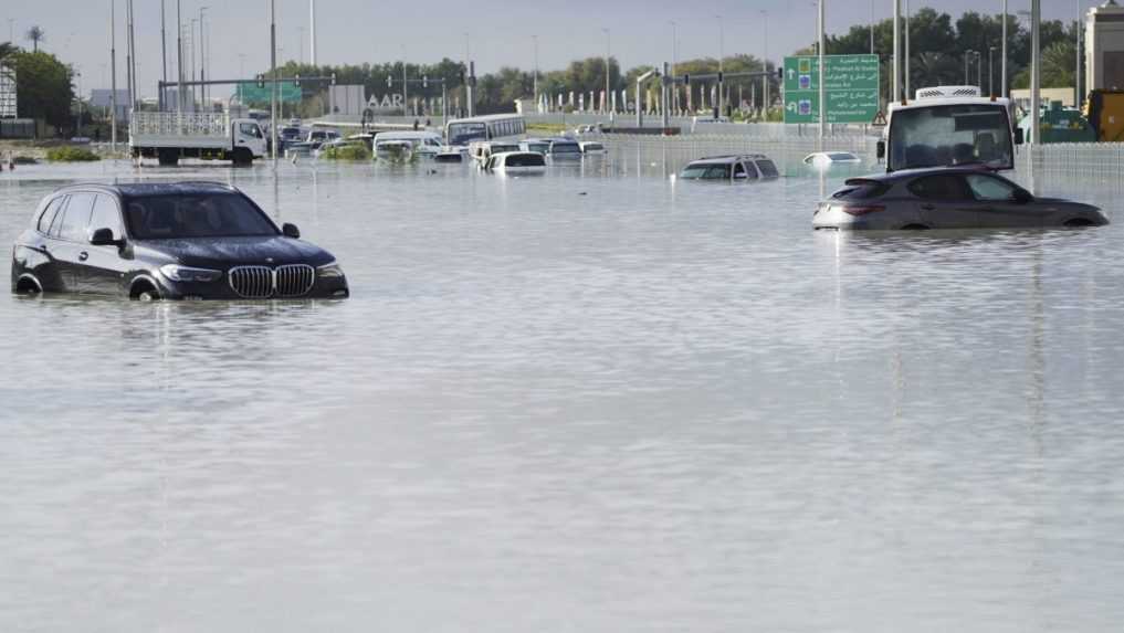 FOTO/VIDEO: Rušné letisko v Dubaji zaplavila voda. Spojené arabské emiráty zasiahli silné búrky