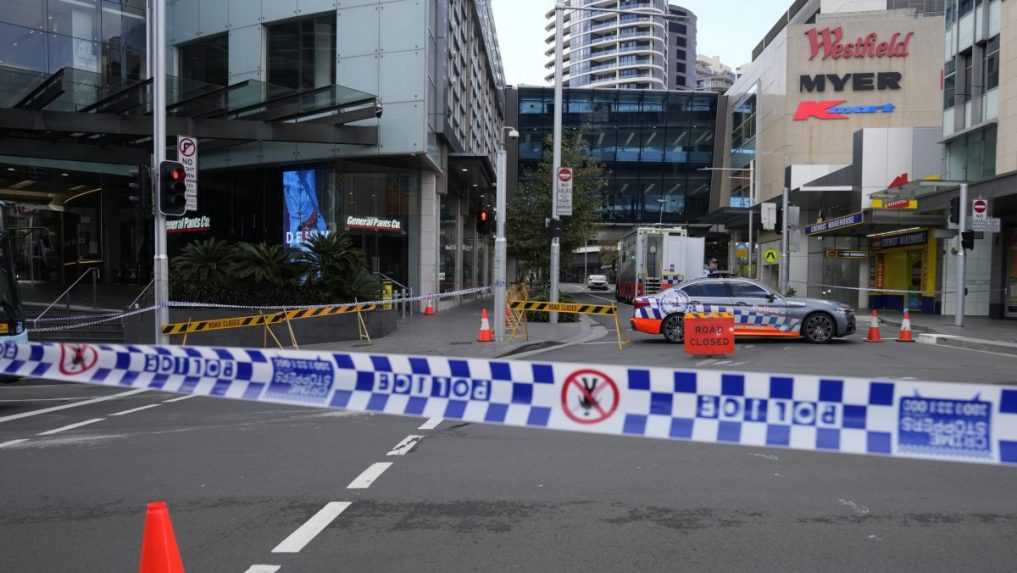 Útočník, ktorý v nákupnom centre v Sydney dobodal šesť ľudí, sa podľa polície zrejme zameral na ženy