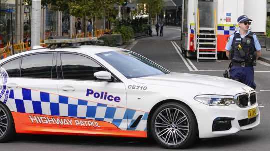 Na snímke austrálska polícia.