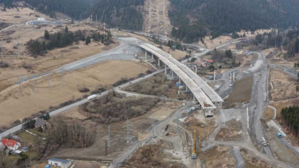 Výstavba diaľničného úseku Hubová-Ivachnová sa blíži ku koncu. Do užívania ju chcú spustiť v budúcom roku
