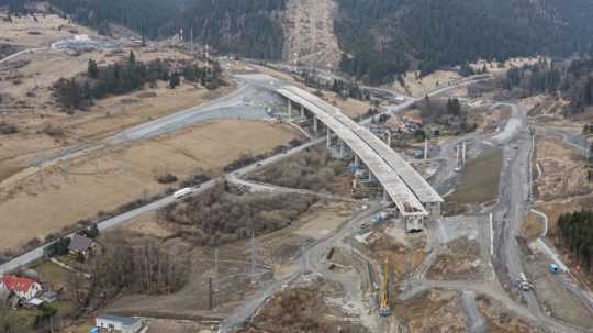 Na snímke pohľad na výstavbu diaľnice Hubová - Ivachnová.