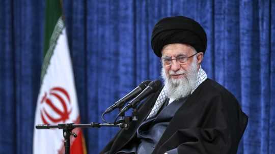 Najvyšší iránsky duchovný vodca ajatolláh Alí Chameneí.