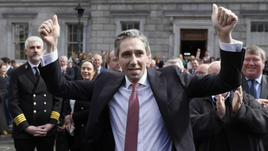Írsko má najmladšieho premiéra v histórii. Harris získal podporu parlamentu