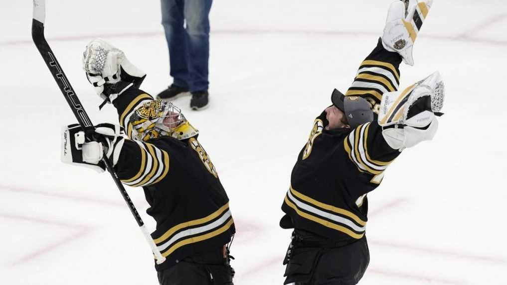 NHL: Hokejisti Bostonu a Caroliny úspešne vstúpili do play off