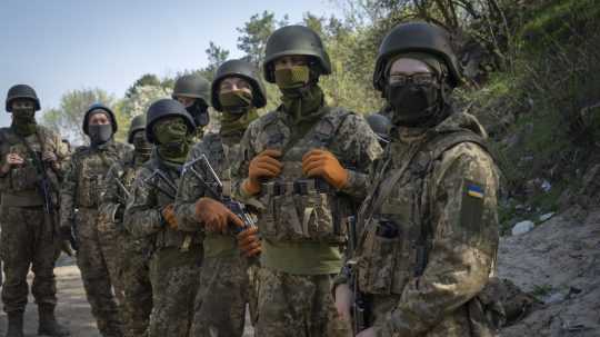 Príslušníci Sibírskeho práporu Medzinárodnej légie ukrajinských ozbrojených síl, ktorý bol vytvorený prevažne z dobrovoľníkov - ruských občanov.