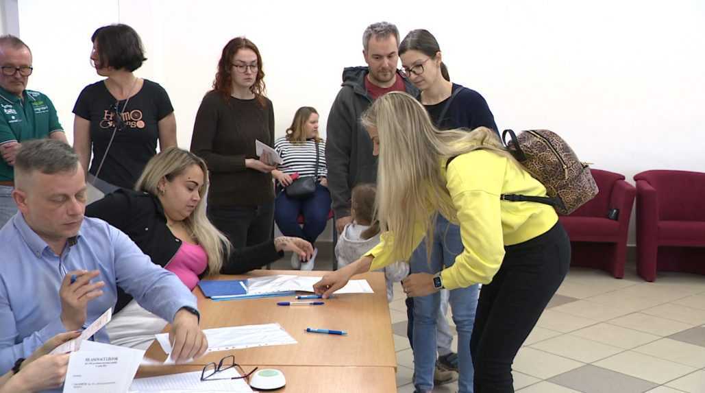 Slováci žijúci v zahraničí majú o voľby záujem: V Kútoch sa tvorili rady