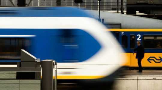 Ilustračná snímka vlaku v Amsterdame.