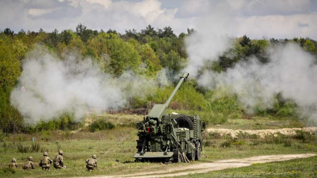 Situácia na fronte sa pre Ukrajinu zhoršuje, vyhlásil veliteľ armády. Rusom priznal úspechy