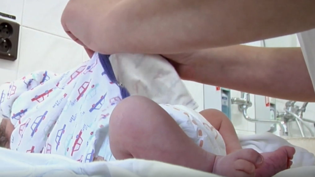 Mladá mamička tvrdí, že druhé dieťa by už zaočkovať nedala. Vakcíny deťom zachraňujú životy, upozorňuje pediater