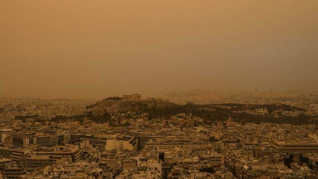 VIDEO: Obloha v Grécku sa zafarbila na oranžovo, výhľady pripomínali Mars. V krajine opäť zažívajú saharský prach