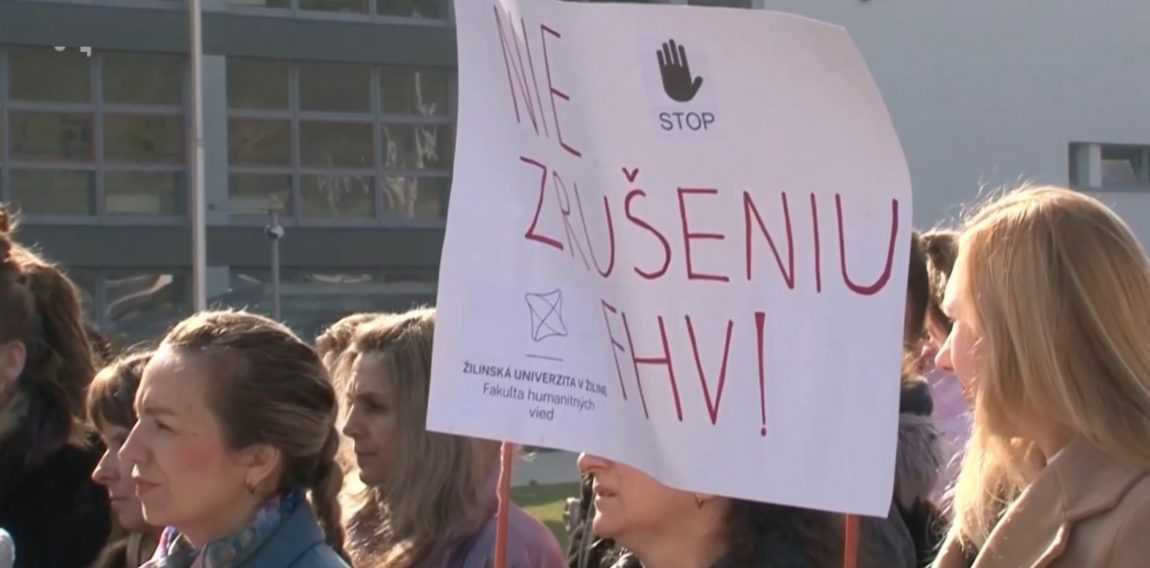 Protest, ktorý organizovali študenti Žilinskej univerzity, nepomohol. Škola naďalej plánuje zrušiť časť fakulty