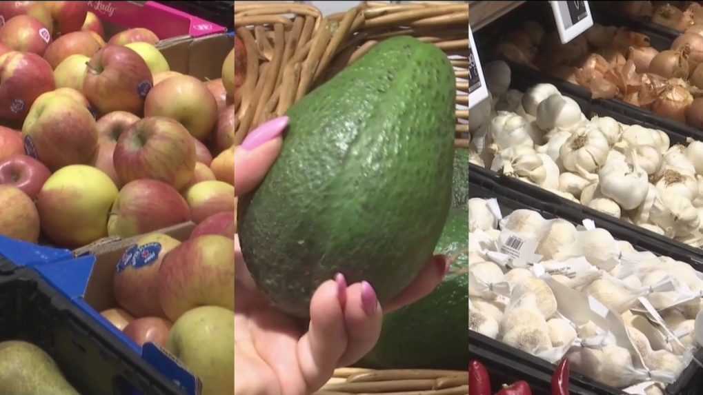 Zdravá strava: Na snímke koláž, zľava jablká, avokádo, cesnak a cibuľa.