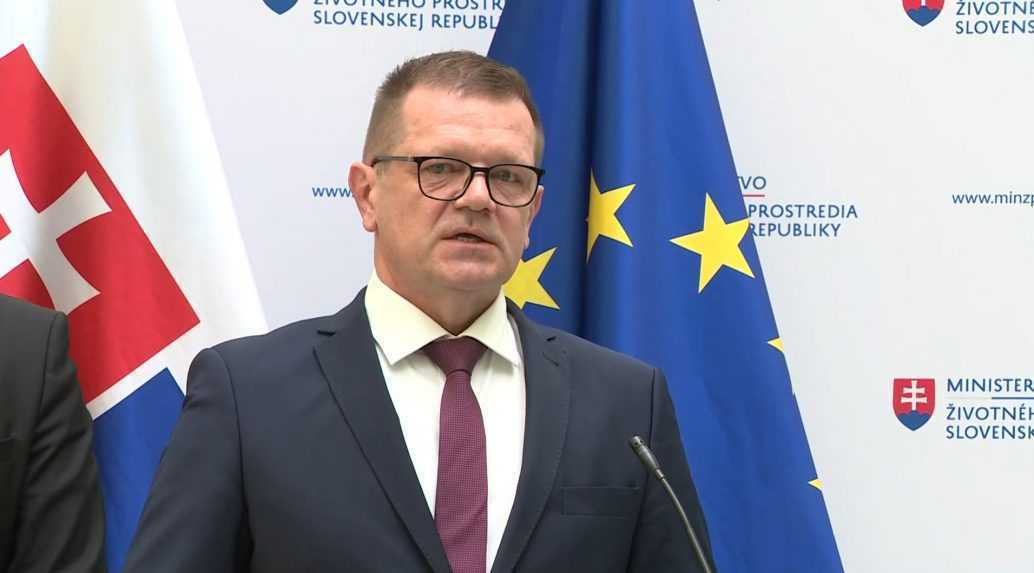 Vicepremiér P. Kmec popiera, že by Slovensko malo prísť o miliardy eur. To je nonsens, reagoval