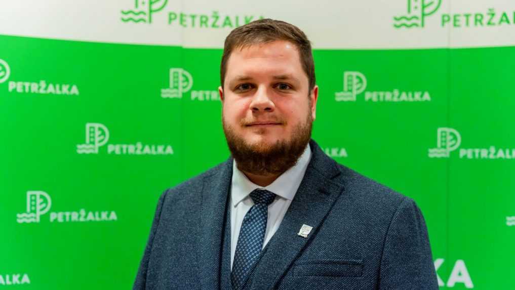 Petržalský poslanec Jakub Kuruc sa po falšovaní identity vzdal mandátu