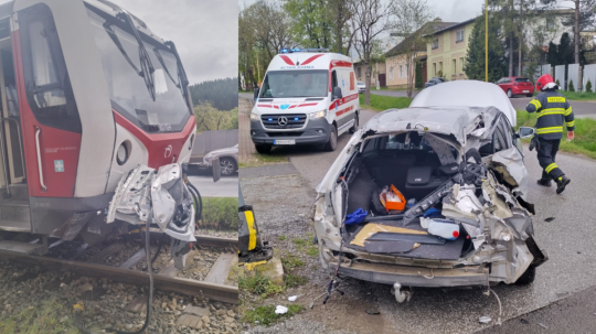 V obci Veľká Lomnica sa zrazil vlak s osobným autom.