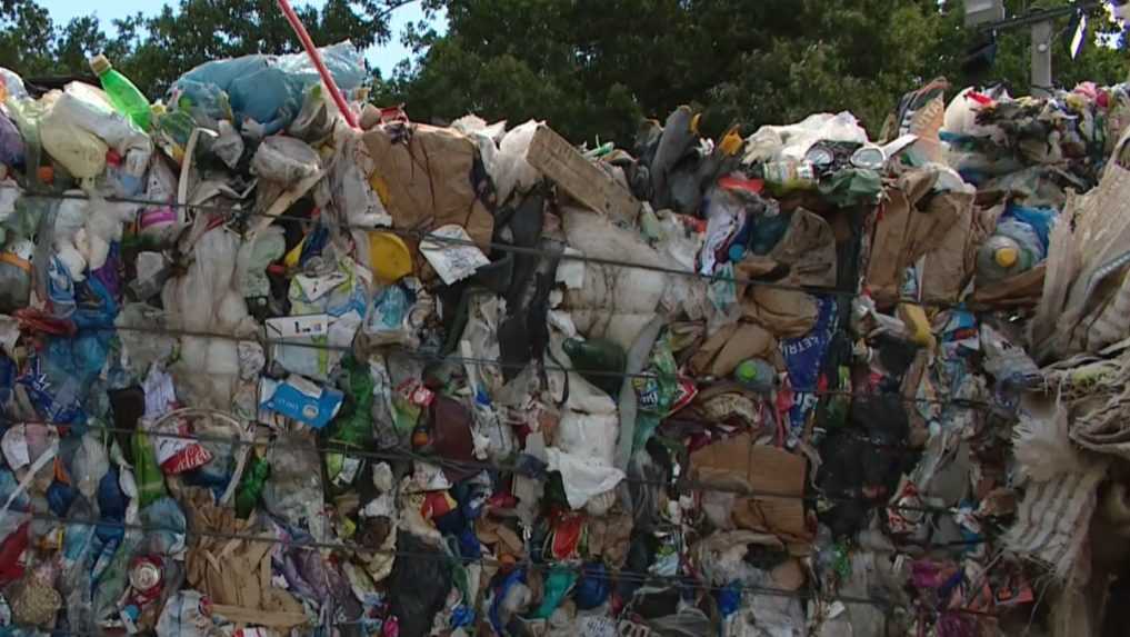 Systém triedenia odpadu nefunguje efektívne: Hrozí, že ho nebude mať kto vyvážať a všetko skončí na jednej hromade