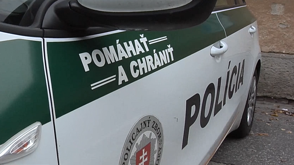 Na východe Slovenska vyčíňal muž, ktorý sa vydával za policajta. Ľudí ohrozoval zbraňou