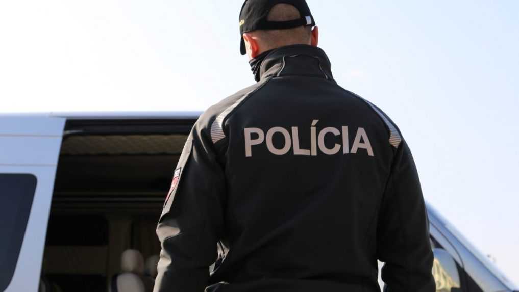 Policajti sa sťažujú na nízke platy a katastrofálne podmienky. Na protest budú nosiť čierne stužky