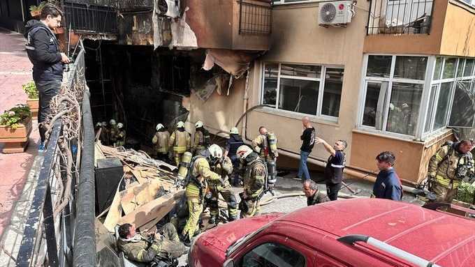 VIDEO: V Istanbule horel nočný klub v obytnej budove. Pri požiari prišlo o život vyše dvadsať ľudí