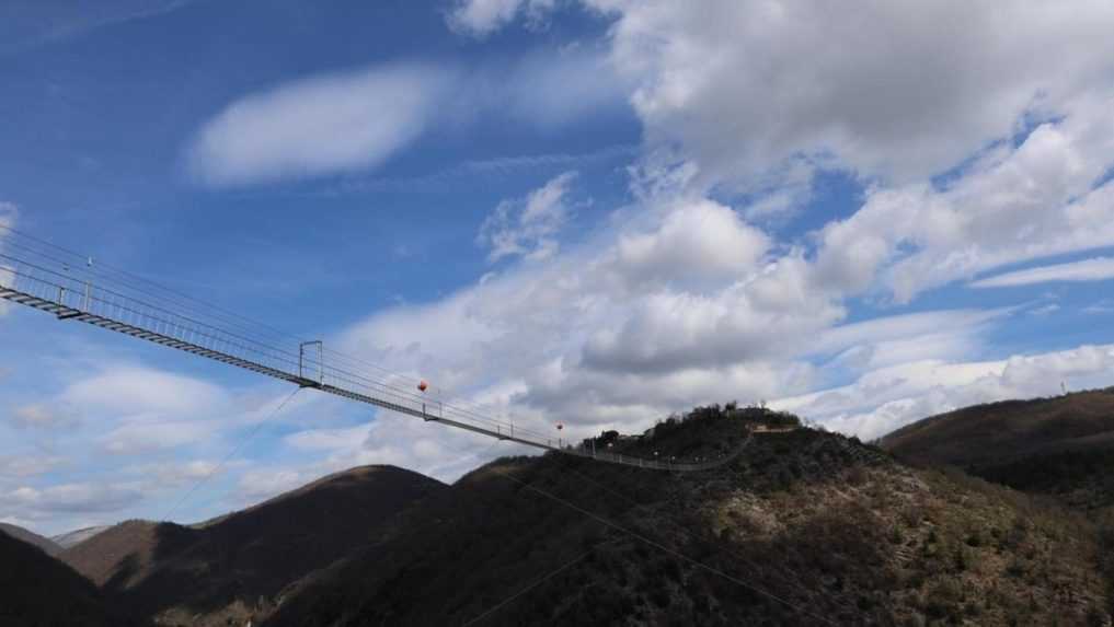 Adrenalínový zážitok v Taliansku: Prejdite sa po najvyššom visutom moste pre peších v Európe