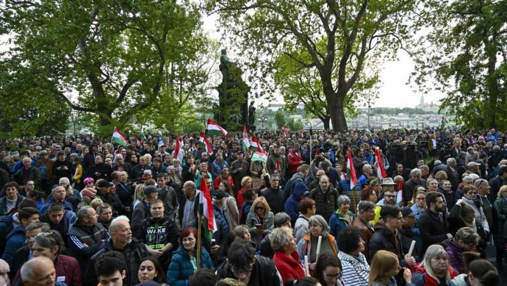 Tisíce ľudí v Budapešti protestovali proti Orbánovej vláde. Žiadali lepšiu ochranu detí