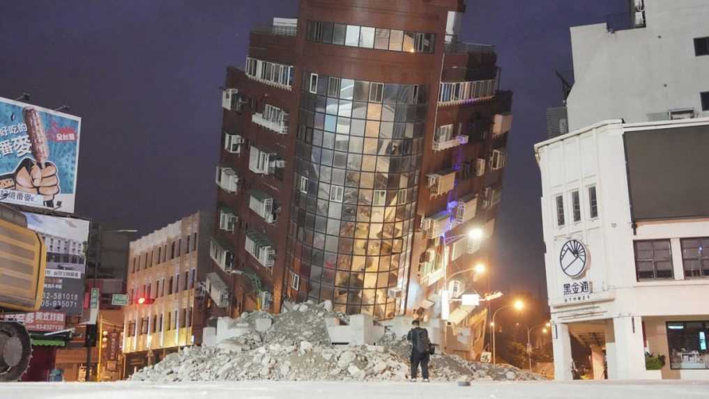 Najhoršie zemetrasenie na Taiwane za posledné štvrťstoročie si vyžiadalo deväť obetí a tisíc zranených