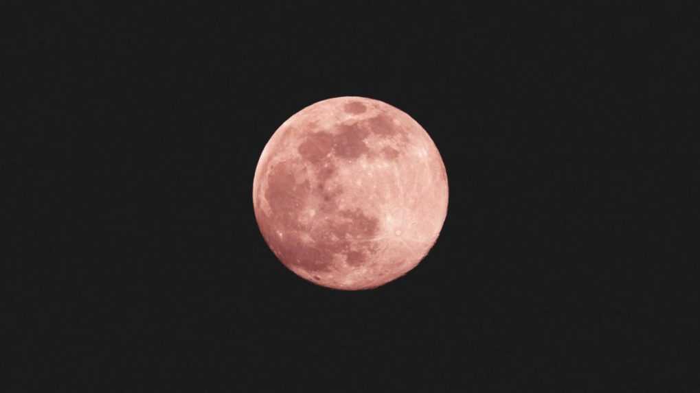 Ružový Mesiac.