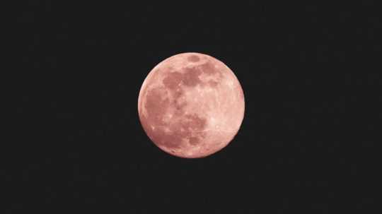 Ružový Mesiac.
