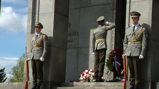 Záber z podujatia na Slavíne pri príležitosti 79. výročia oslobodenia Bratislavy.