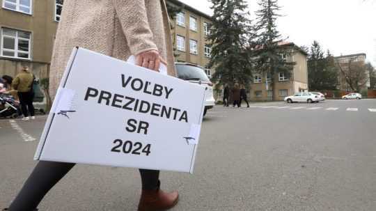 Druhé kolo prezidentských volieb sa uskutoční v sobotu 6. apríla.