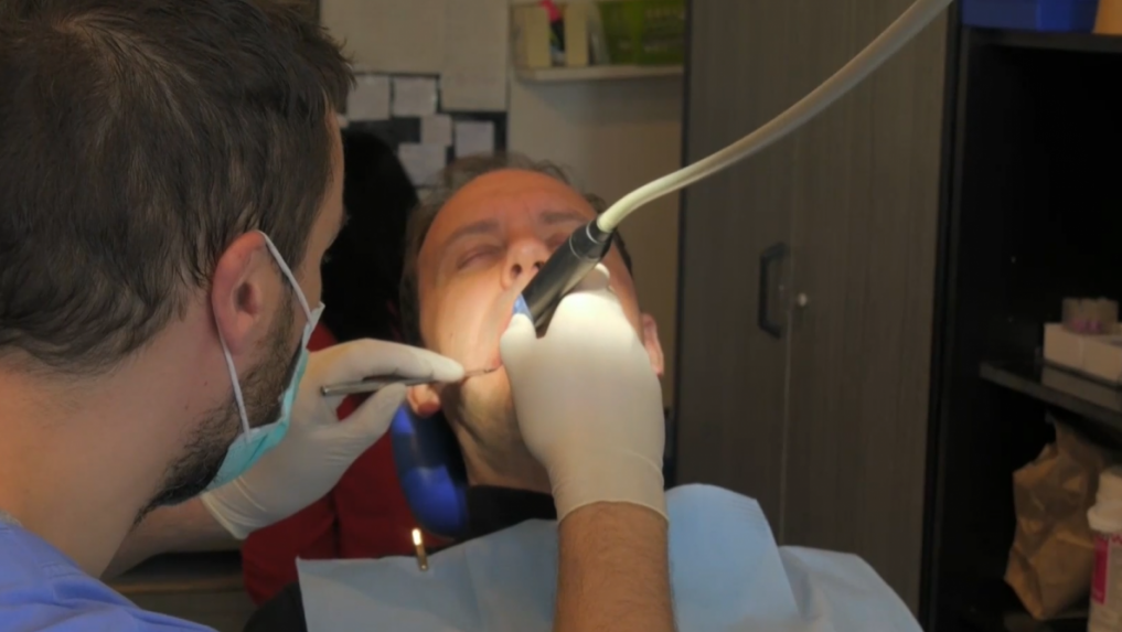 Ilustračná snímka vyšetrenia u zubára.