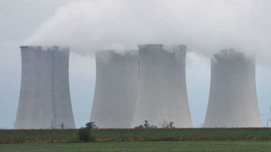 Chladiace veže odstavenej jadrovej elektrárne V1 v Jaslovských Bohuniciach.