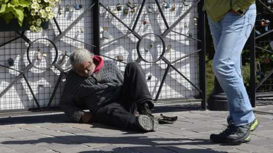 Muž bez domova v centre Košíc.