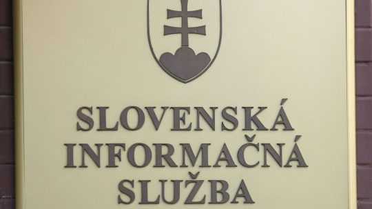 Tabuľa na budove Slovenskej informačnej služby.