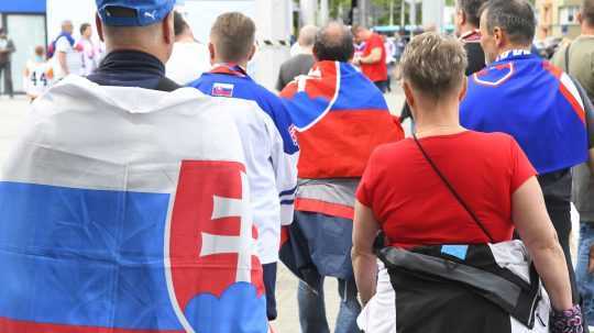 Slovenskí fanúšikovia pred zápasom s Nemeckom.