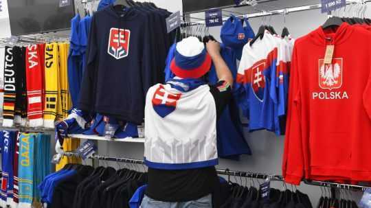 Slováci v Ostrave vypredali nielen vstupenky, ale aj fanshop. Dresy národného tímu už nie sú