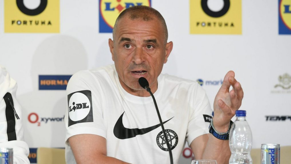 Slovenskí futbalisti vyrazili na záverečný kemp pred EURO: Mak urobil chybu, vyhlásil Calzona