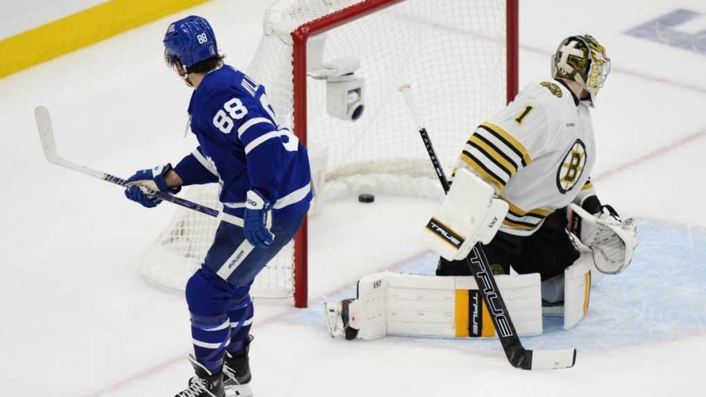 NHL: Toronto si proti Bostonu vynútilo siedmy duel. Hrdinom zápasu bol Nylander s dvoma gólmi