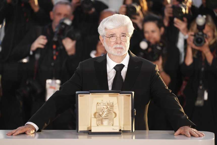 George Lucas pÃƒÂ³zuje so Zlatou palmou .