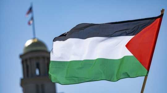 Na snímke palestínska vlajka.