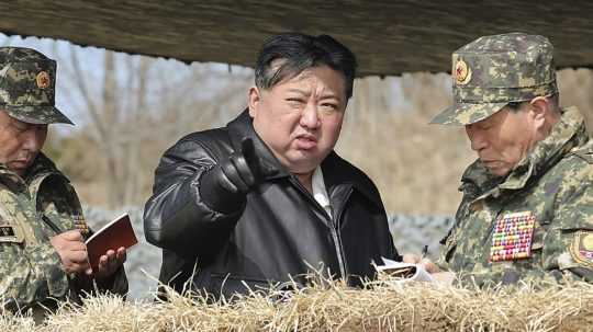 Na snímke Kim Čong-un.