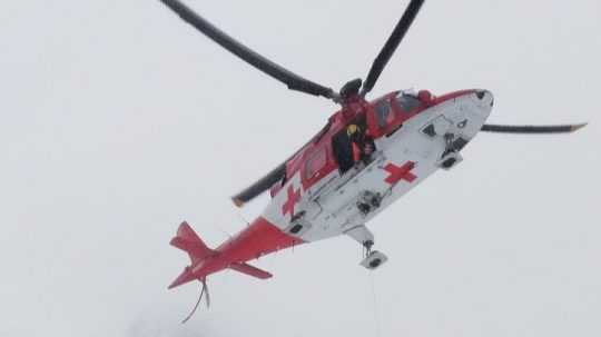 Na snímke záchranársky vrtuľník.