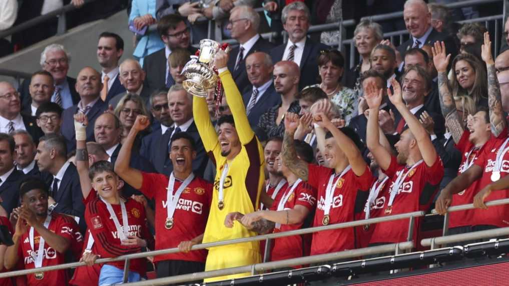 VIDEO: Futbalisti Manchestru United dvihli nad hlavu prestížny FA Cup, porazili mestského rivala