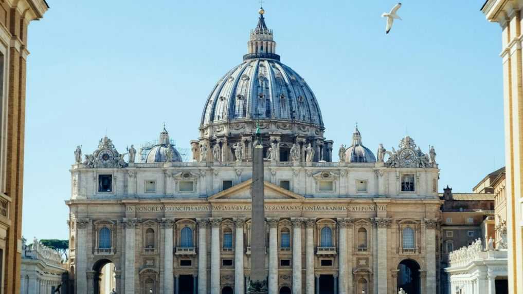 Vo Vatikáne zadržali českého kňaza: V taške mal vzduchovú pištoľ a dva nože