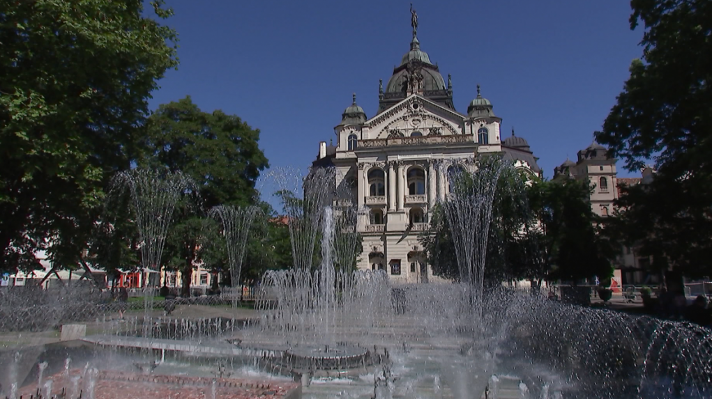 Len nedávno košickú spievajúcu fontánu zrekonštruovali a už ju ničia nezodpovední návštevníci