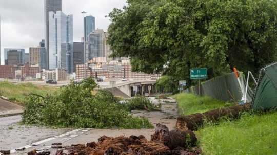 Mesto Houston v americkom Texase postihla prudká búrka.