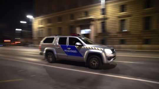 Na snímke maďarské policajné auto.