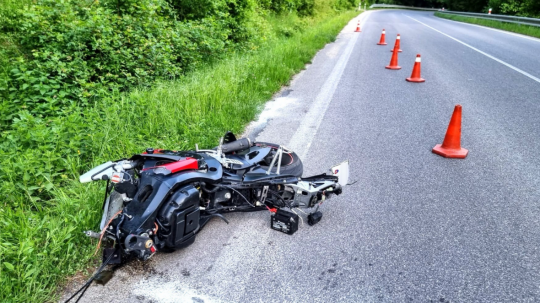 Dopravnú nehodu v okrese Zlaté Moravce neprežil 24-ročný motorkár.