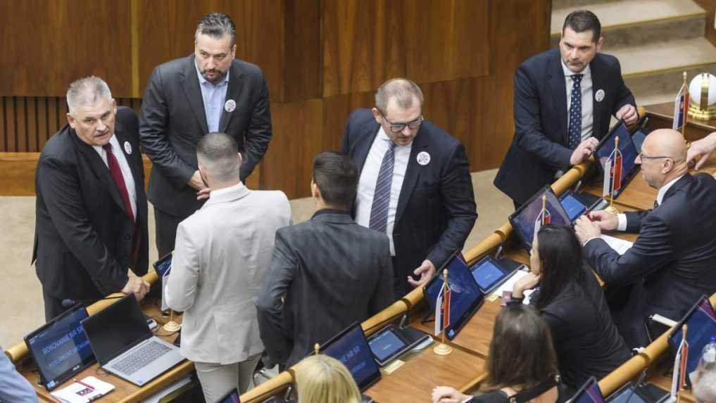 Parlament odsúdil atentát na premiéra R. Fica a vyzval na zastavenie nenávisti